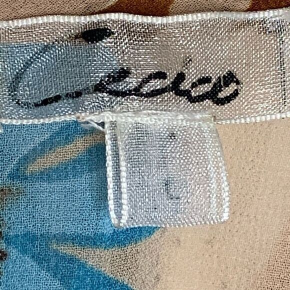 Cecico Floral halter ruffle and lace halter tank - Picture 9 of 10